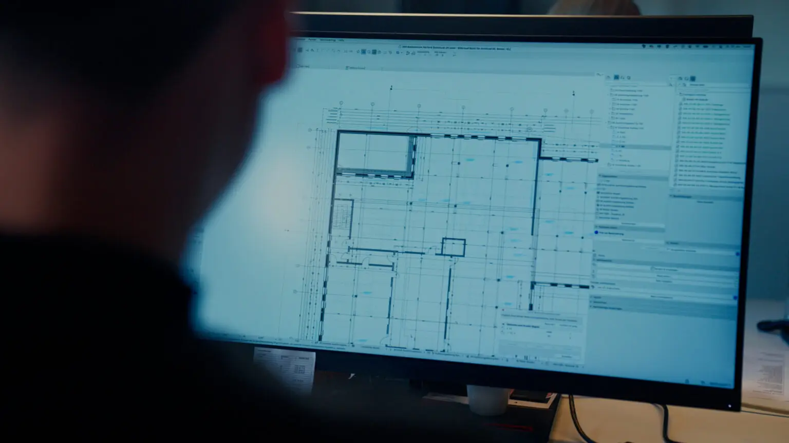 Schulterblick auf einen Monitor mit Archicad